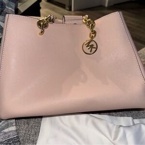 Michael Kors - Elegant Pink Handbag with Gold Accents